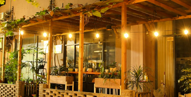 outdoor party lighting on a deck