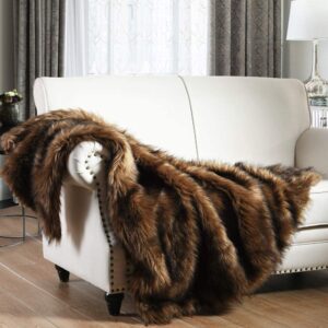 gifts-for-the-homebody-luxury-plush-faux-fur-throw-blanket