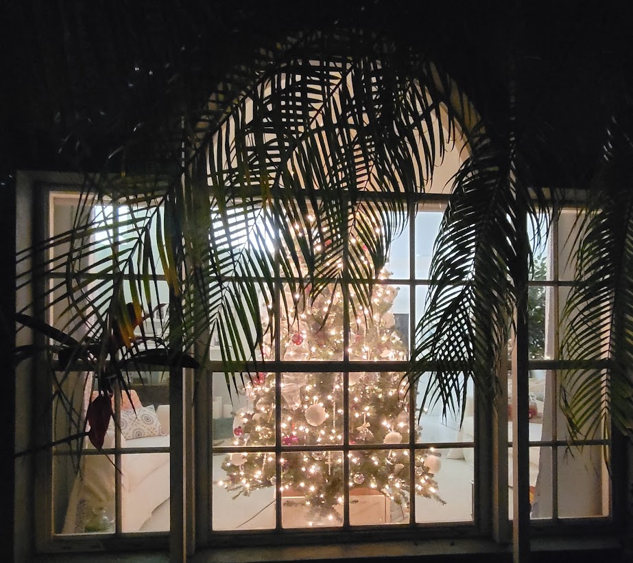 christmas-tree-with-mercury-ornaments
