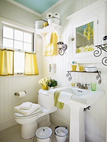 small-bathroom-yellow