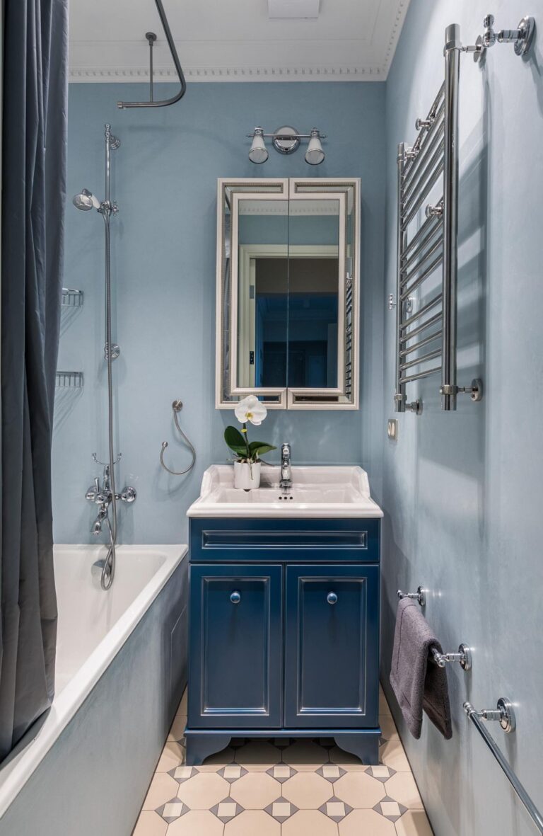Decoist-monochromatic-small-bathroom-blue