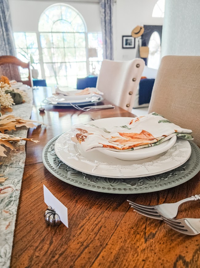 a Thanksgiving tablescape