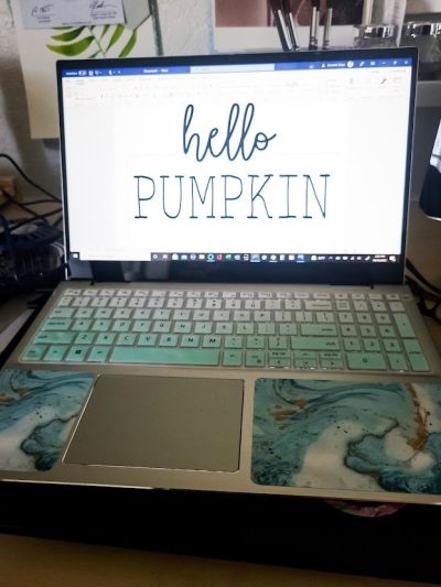 DIY-Door-Hanger-Hello-Pumpkin-Computer-Art