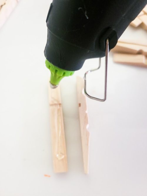 Snowflake-clothespin-Christmas-ornament-DIY-glueing